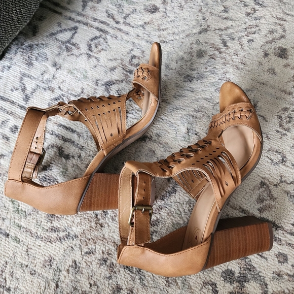 Delicious Tan Braided Sandals - Picture 4 of 5